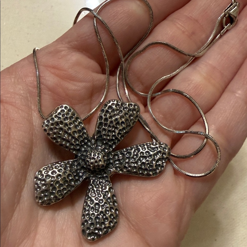 Sterling Silver 925 Textured Flower Pendant Necklace 18’ chain